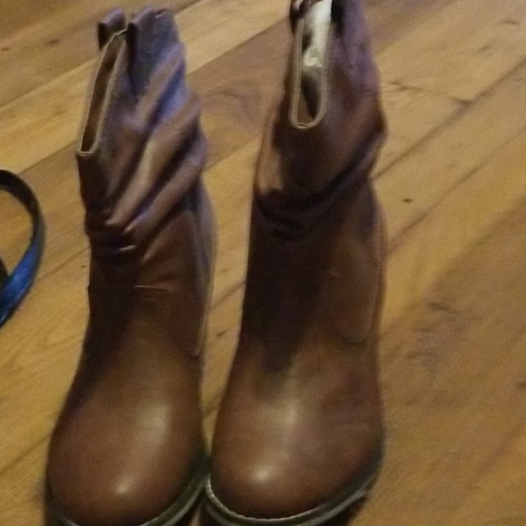 Refresh Booties - Picture 2 of 3